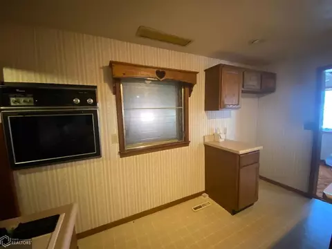403 3rd Ave SW, Hampton, IA 50441 photo 3