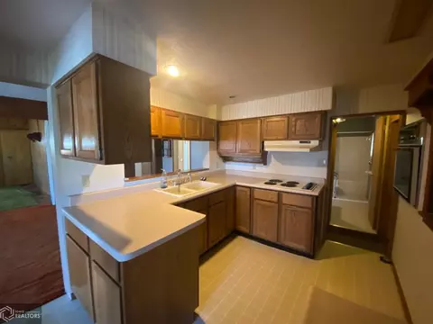 403 3rd Ave SW, Hampton, IA 50441 photo 2