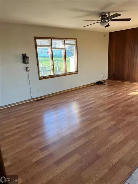 121 E Wall St, Exline, IA 52555 photo 17