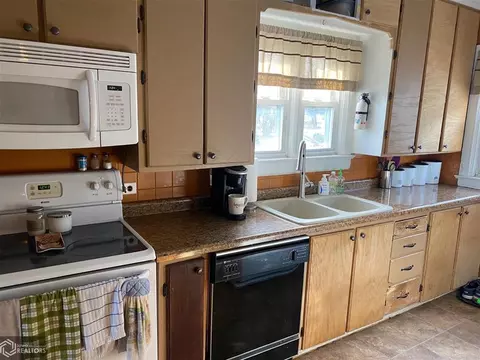403 4th St, Garwin, IA 50632 photo 12