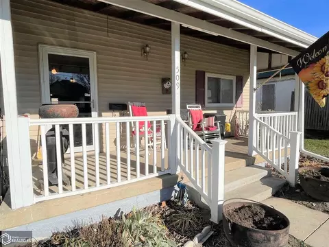 509 Elm St, Centerville, IA 52544 photo 2
