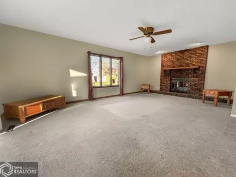515 7th St SW, Hampton, IA 50441 photo 4