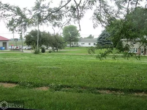 511 8th St, Traer, IA 50675