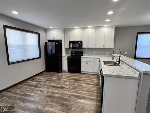 619 3rd St NE, Hampton, IA 50441 photo 4