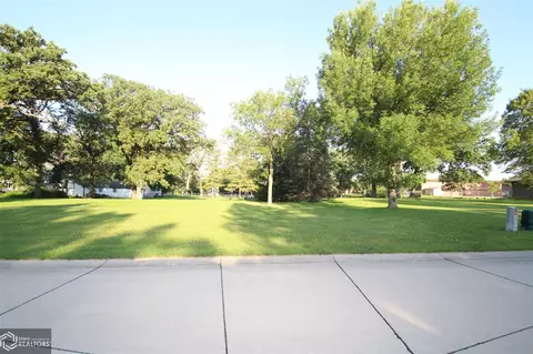 1320 N Kentucky Ave, Mason City, IA 50401