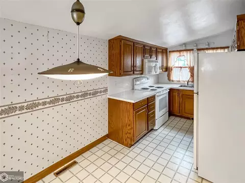 409 2nd St SE, Hampton, IA 50441 photo 4