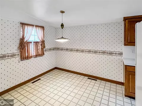 409 2nd St SE, Hampton, IA 50441 photo 5