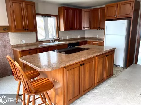 302 2nd St, Garwin, IA 50632 photo 3