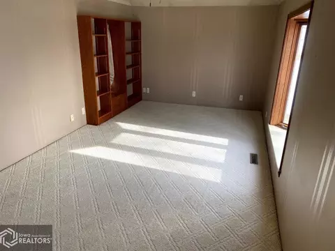 302 2nd St, Garwin, IA 50632 photo 7