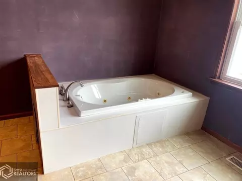 302 2nd St, Garwin, IA 50632 photo 8