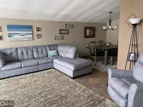 2400 Maple Ridge Dr, Denison, IA 51442 photo 2