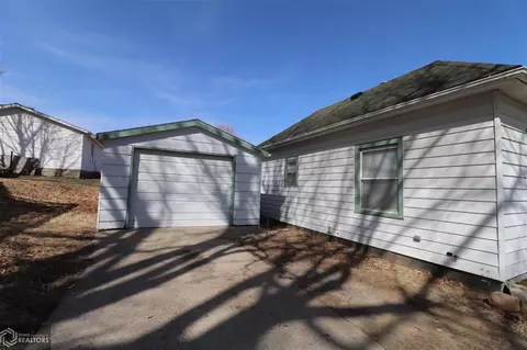 702 E 14th St, Atlantic, IA 50022 photo 2