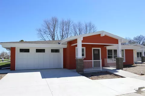 301 Oak Hill Ct, Clear Lake, IA 50428