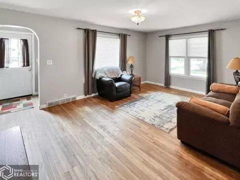 621 3rd Ave SE, Hampton, IA 50441 photo 3