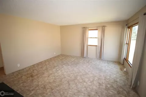 1313 Sunset Dr, Hampton, IA 50441 photo 3