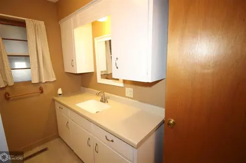 1313 Sunset Dr, Hampton, IA 50441 photo 11