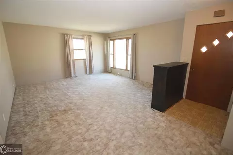 1313 Sunset Dr, Hampton, IA 50441 photo 2