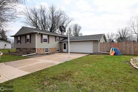 25 Spruce Dr, Eagle Grove, IA 50533