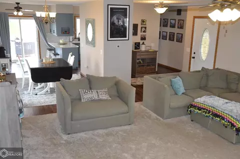206 6th St, Gladbrook, IA 50635 photo 9