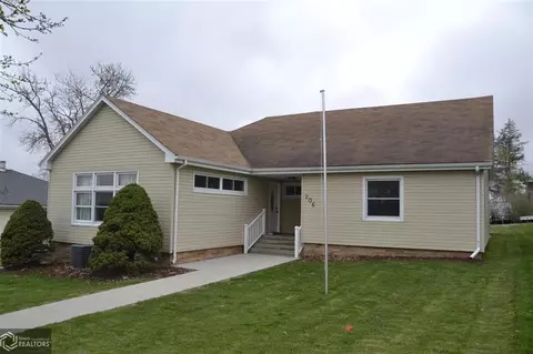 206 6th St, Gladbrook, IA 50635 photo 2