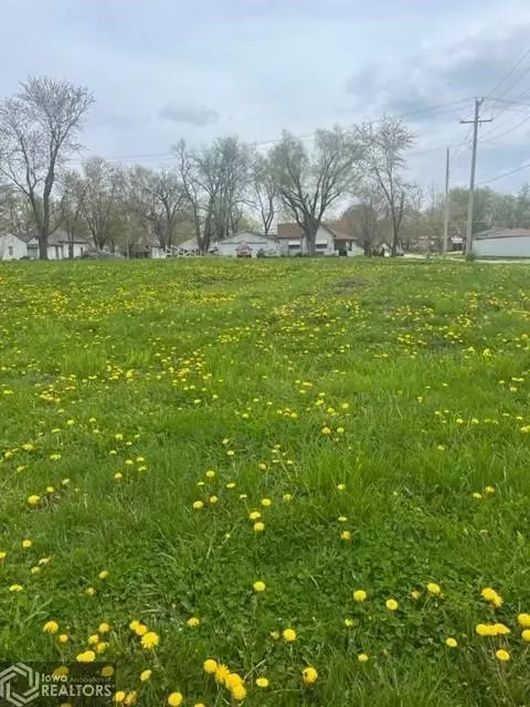 801 E Cottage St, Centerville, IA 52544