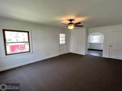 309 3rd St SW, Hampton, IA 50441 photo 5