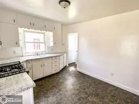 309 3rd St SW, Hampton, IA 50441 photo 3
