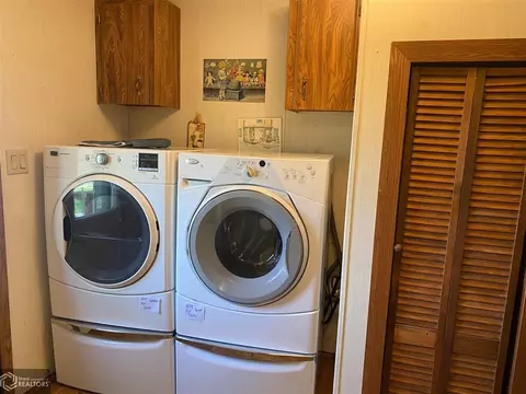 203 E Maple St, Milton, IA 52570 photo 4