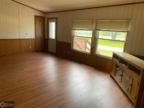 203 E Maple St, Milton, IA 52570 photo 9