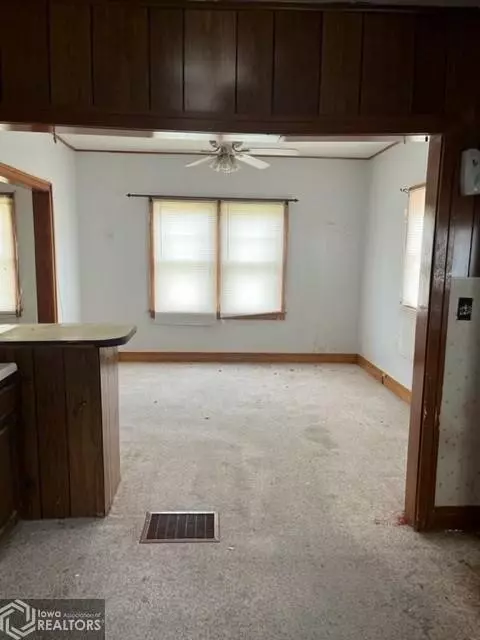 507 W Jackson St, Centerville, IA 52544 photo 2