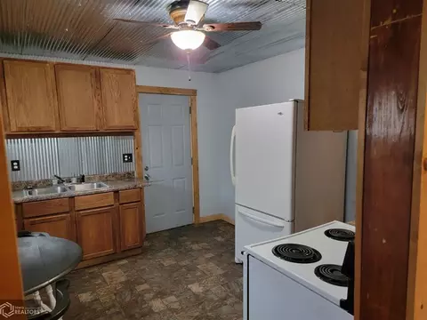 511 N 7th St, Centerville, IA 52544 photo 2