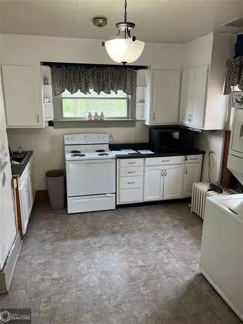 700 W Walnut St, Eldon, IA 52554 photo 6