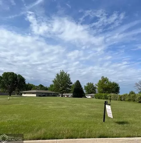 105 S Pointe Ln, Clarion, IA 50525