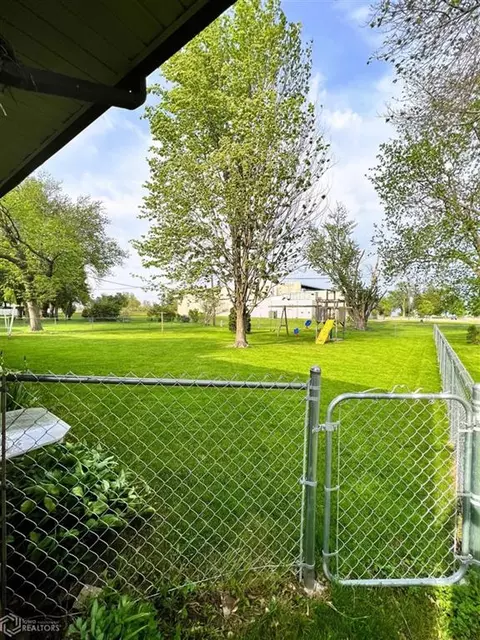 23 Windsor Blvd, Hampton, IA 50441 photo 5