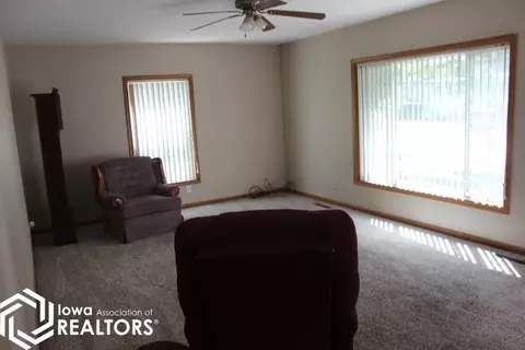 109 6th St NW, Hampton, IA 50441 photo 5
