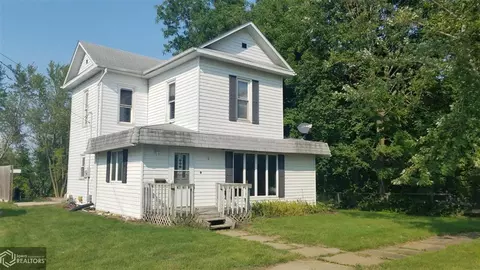 702 Elm St, Sigourney, IA 52591