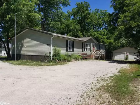 203 N East St, Moravia, IA 52571