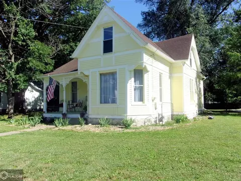 320 Cherry St, Carthage, IL 62321 photo 2