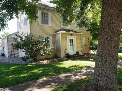 921 Main St, Carthage, IL 62321 photo 2