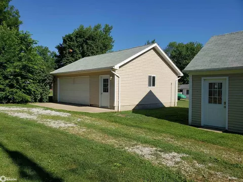 921 Main St, Carthage, IL 62321 photo 7