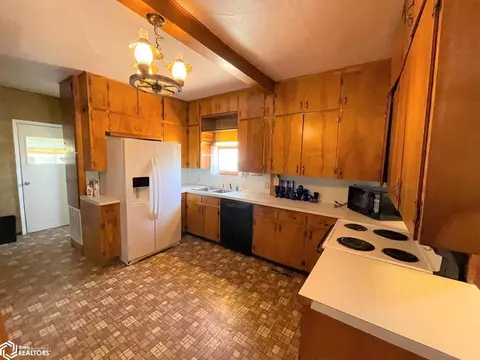 103 E Franklin St, Centerville, IA 52544 photo 5