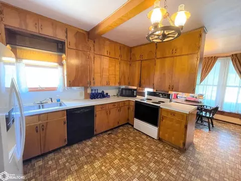 103 E Franklin St, Centerville, IA 52544 photo 4