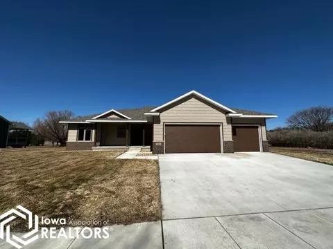 204 W 12th Ave N, Clear Lake, IA 50428