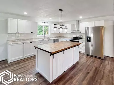 1552 Olive Ave, Hampton, IA 50441 photo 2
