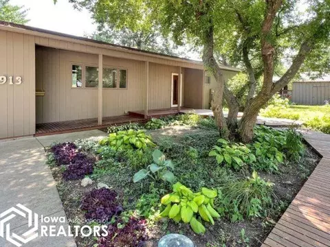 913 1st Ave SE, Hampton, IA 50441 photo 2