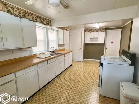 708 1st St NE, Hampton, IA 50441 photo 2