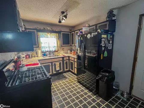 719 1st Ave NW, Hampton, IA 50441 photo 3