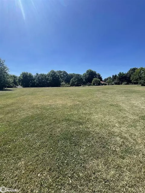 350 Kimballs Garden Cir, Nauvoo, IL 62354