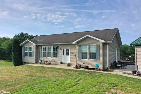 16428 Copperhead Rd, Ottumwa, IA 52501