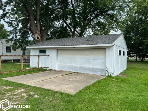 320 5th St SW, Hampton, IA 50441 photo 2